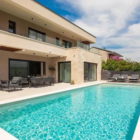 Prima Lux Vila *