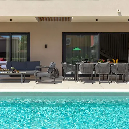 Vila Prima Lux *